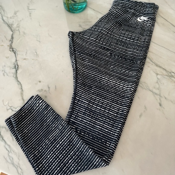 Nike Pants - Nike Just Do It. Leggings sz L color black and white striped pre loved